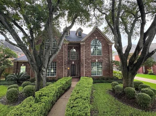 502 Lake Bend Dr, Sugar Land, TX 77479