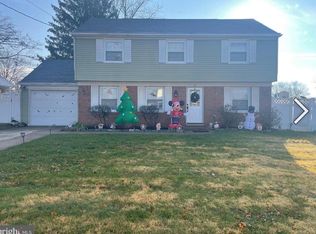 22 Longwood Dr, Stratford, NJ 08084