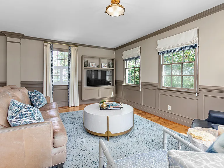 203 Elmwood Dr — Photo 13