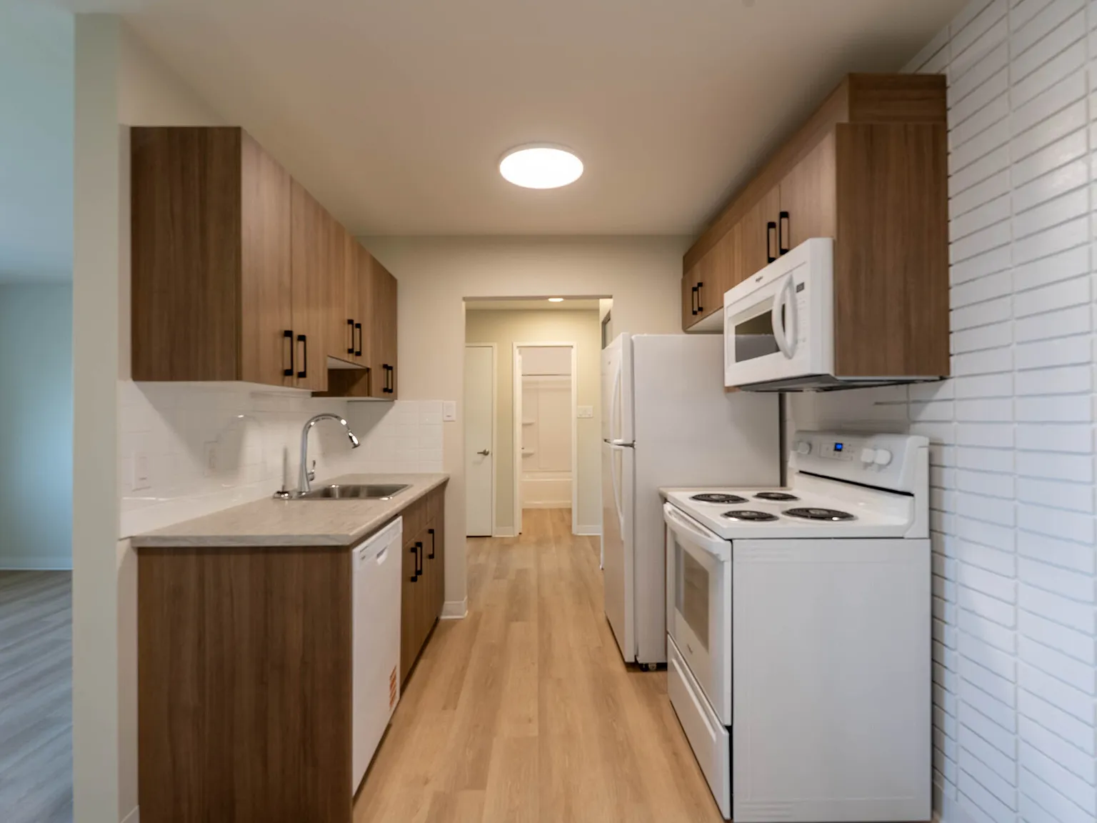 1643 Henderson Hwy — Photo 4