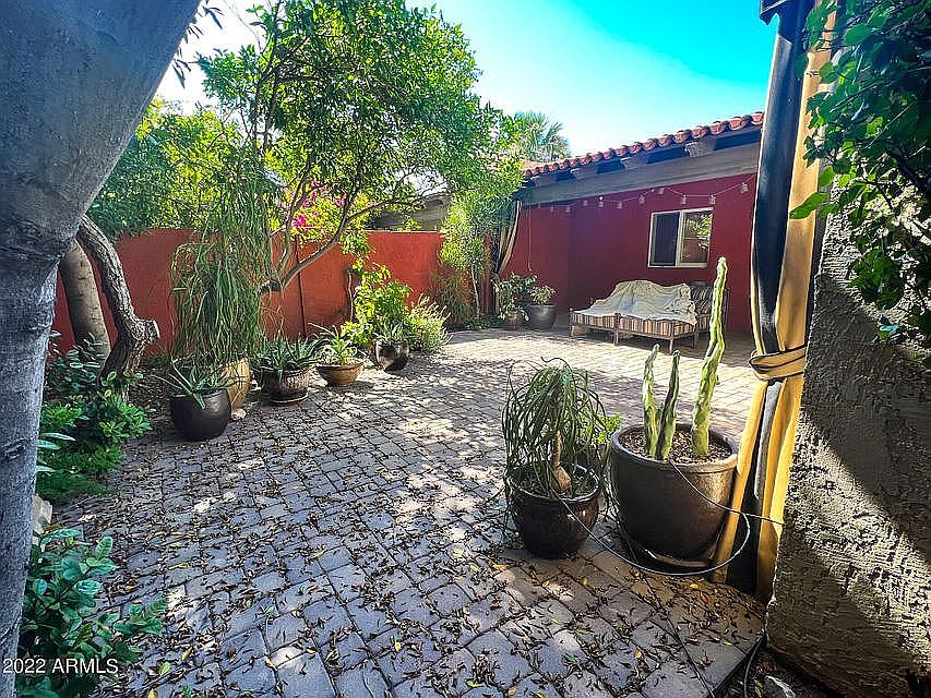 2nd image of 1029 W Cactus Wren Dr