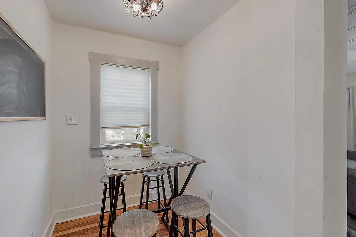 2 bed, 1000 sqft, $2,600 — Photo 4