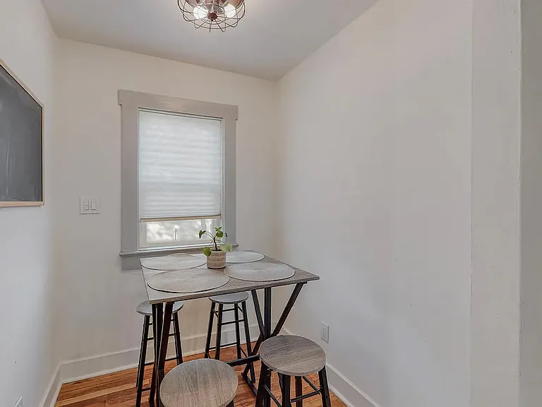 221 Girard Blvd SE #1F — Photo 4