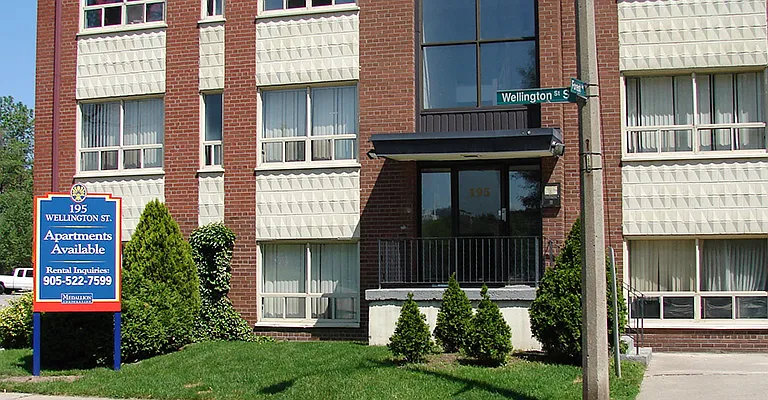 195 Wellington St S — Photo 3