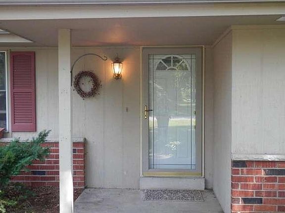 3rd image of S85W23065 Villa Dr