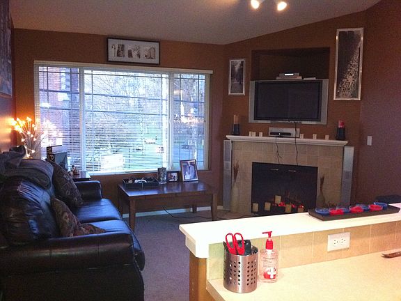 5th image of 906 6th Ave APT A