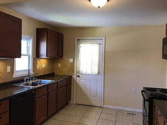 3rd image of 9418 North Ave