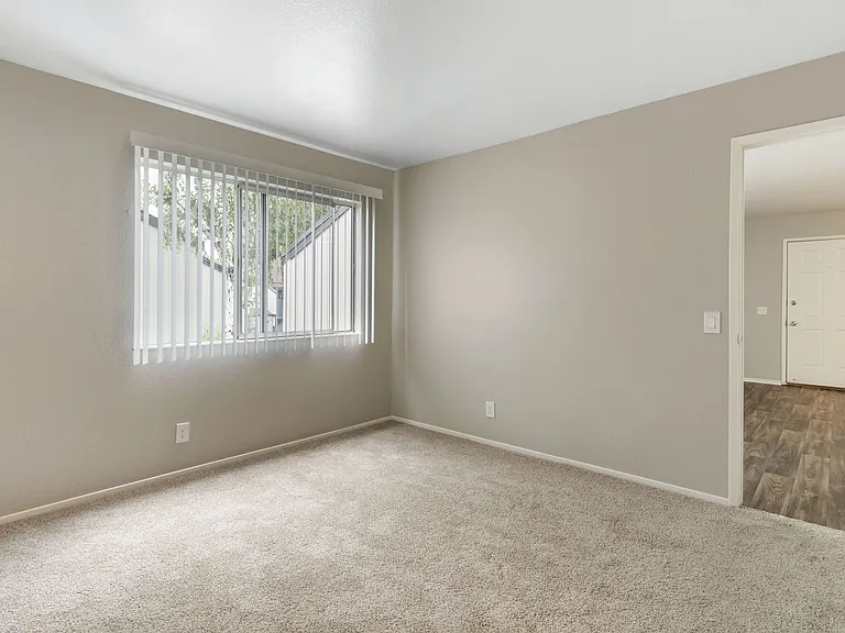 Kentwood Apartments — Photo 27