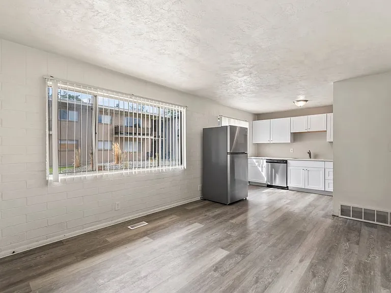 Towne Apartments — Photo 4