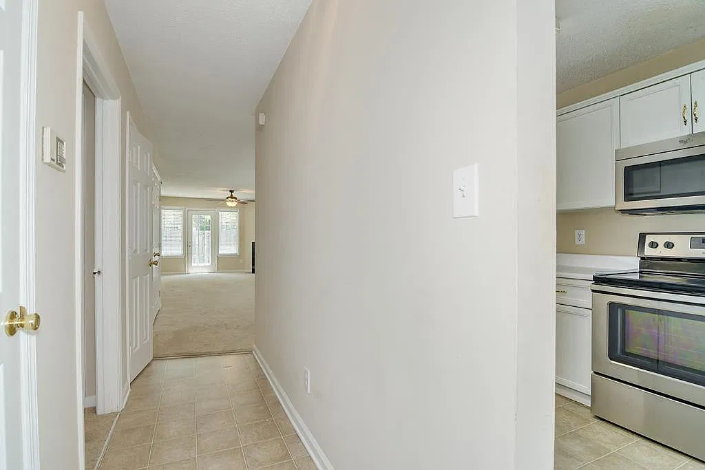 2 bed, 2.0 bath, 1082 sqft, $1,300 — Photo 3