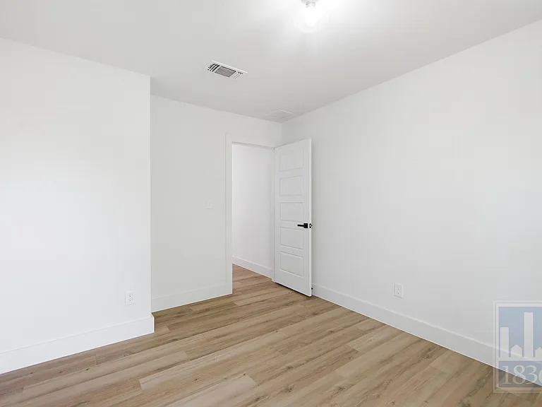 3610 Alexandria Dr — Photo 17