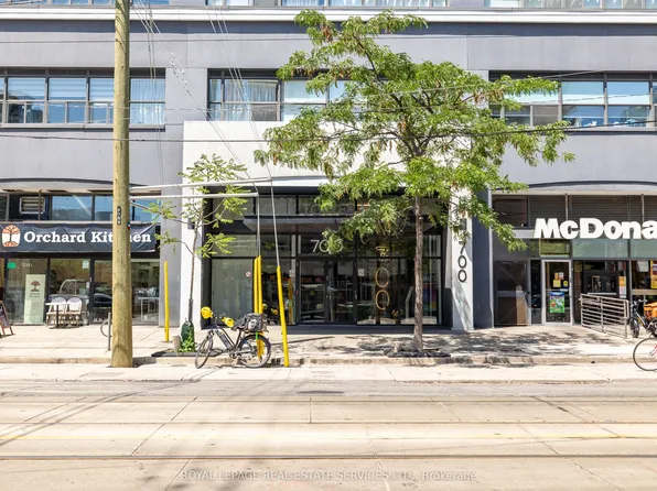 700 King St W, Toronto, ON