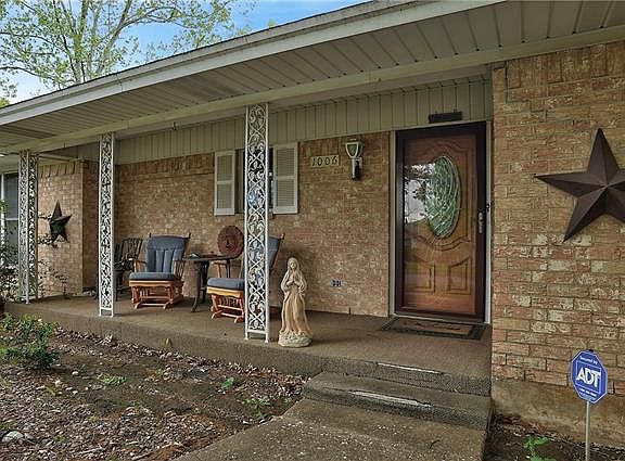 2nd image of 1006 S Valentine Dr