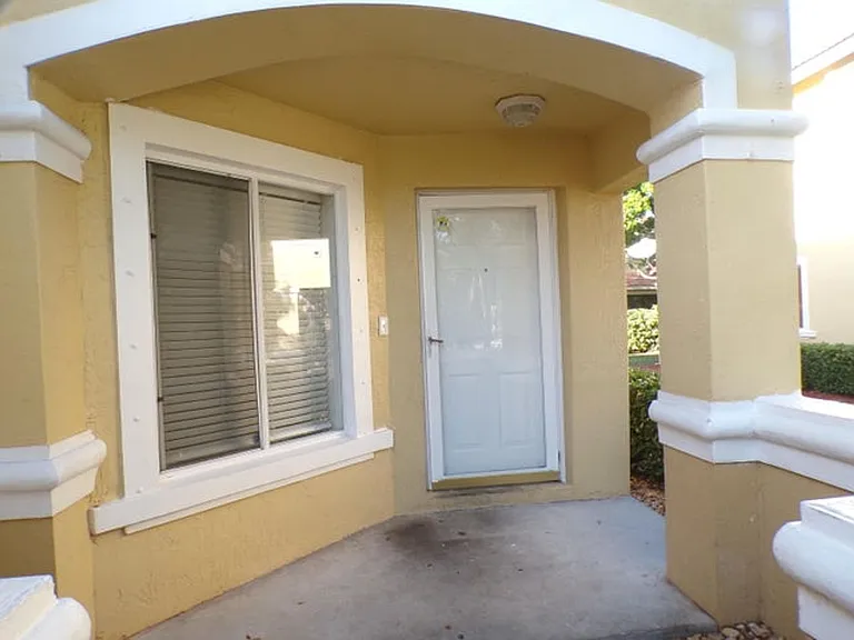 1620 Cetona Dr — Photo 2