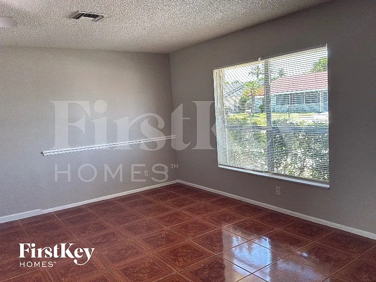 6004 Westfall Rd — Photo 2