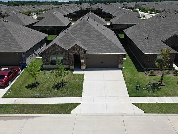 3rd image of 2910 Drury Ln