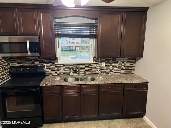 73 Briar Mills Dr, Brick, NJ 08724