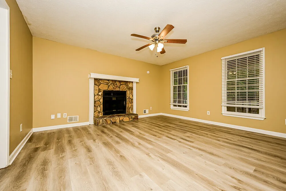 3 bed, 2.5 bath, 2034 sqft, $2,870 — Photo 4