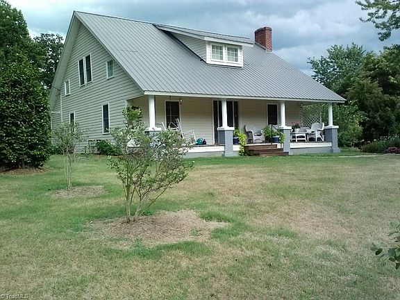 3rd image of 136 Schneitler Farm Trl