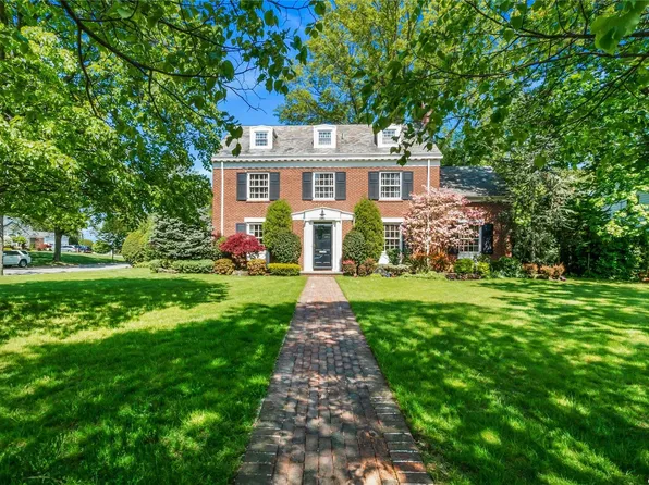 35 Prospect Avenue, Garden City, NY 11530