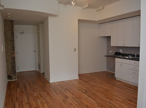 2nd image of 1826 N Milwaukee Ave APT 2RS