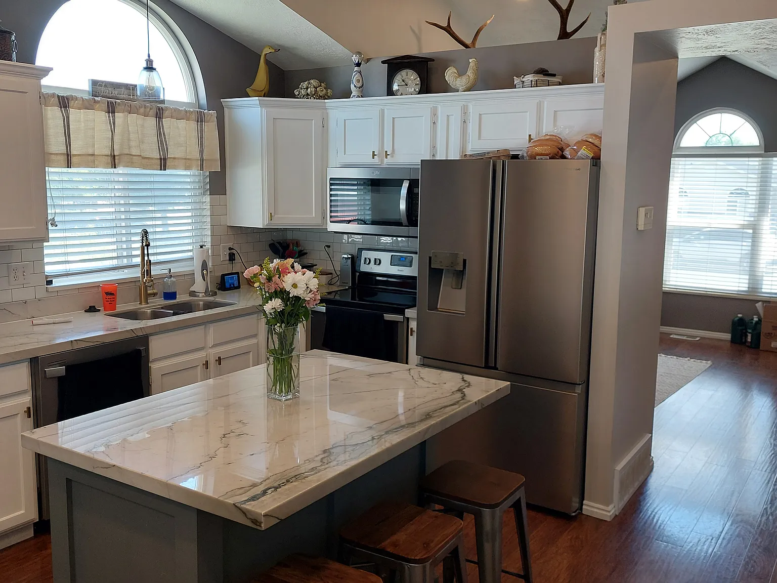 4 bed, 2800 sqft, $2,700 — Photo 2