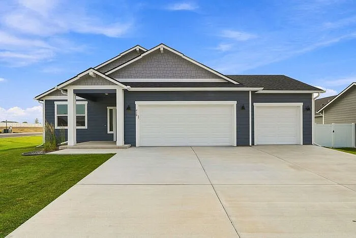 4 bed, 3.0 bath, 1765 sqft, $2,600 — Photo 1