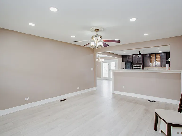 720 Durham Ln — Photo 4