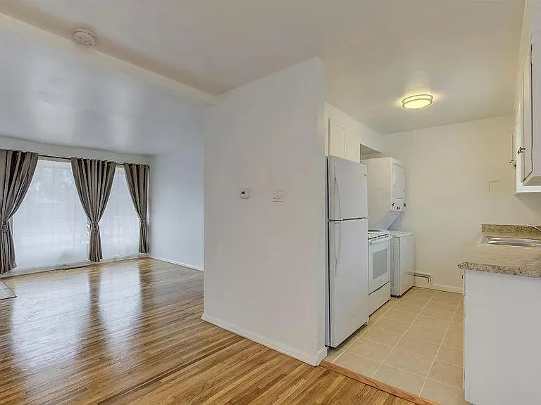1170 S Holly St — Photo 17