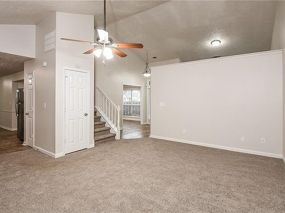 4th image of 949 Heartwood Cir