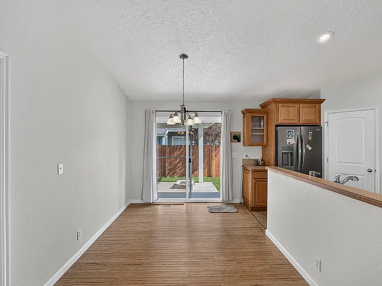 8106 W Penny Ln — Photo 8
