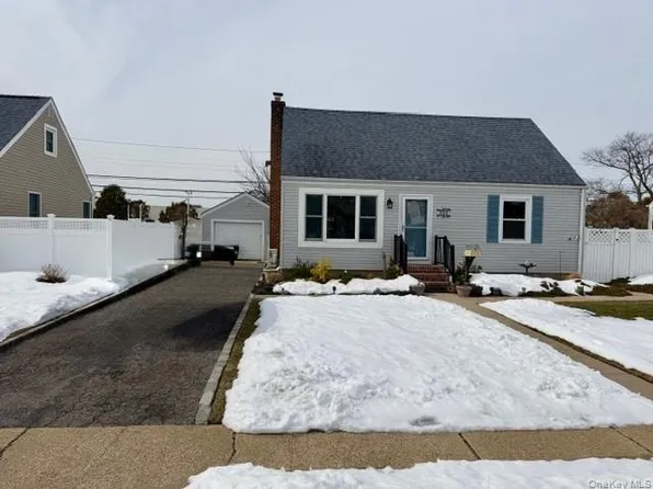 (undisclosed Address), Levittown, NY 11756