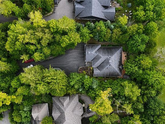 3rd image of 20 Deerhurst Highlands Dr