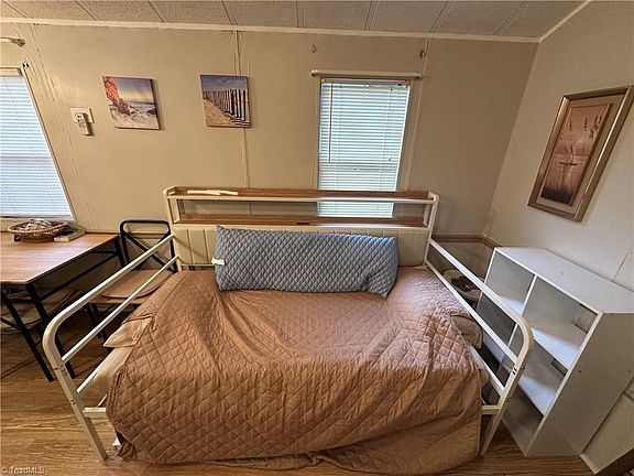 5th image of 109 Hummingbird Cir