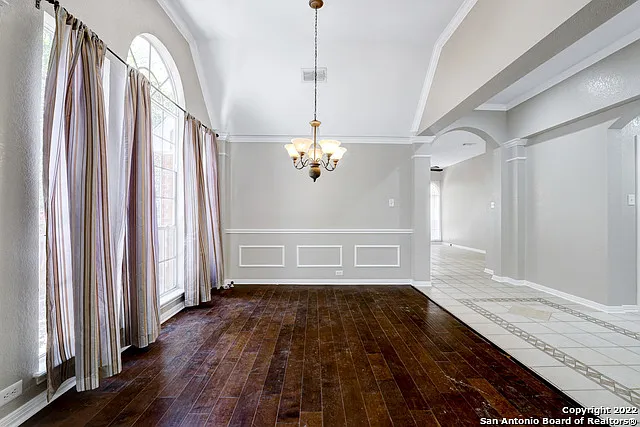 4 bed, 2.0 bath, 2388 sqft, $2,200 — Photo 3