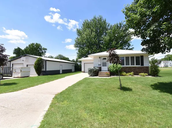 908 1st Ave S #E, Oelwein, IA 50662