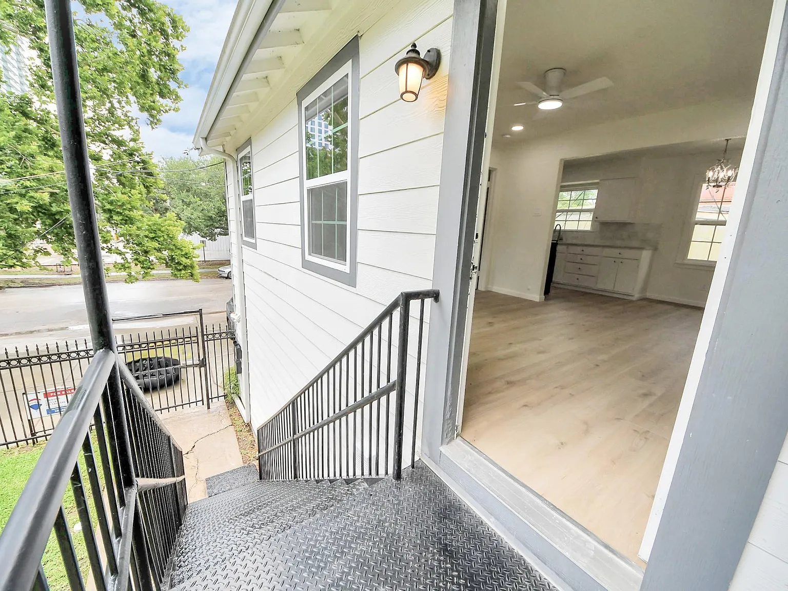 1 bed, 1.0 bath, 525 sqft, $900 — Photo 2