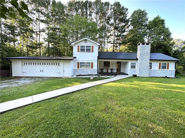 141 Scenic Dr, Toccoa, GA 30577