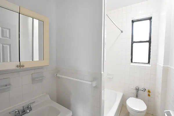 Rented by Clove Realty LLC | media 14