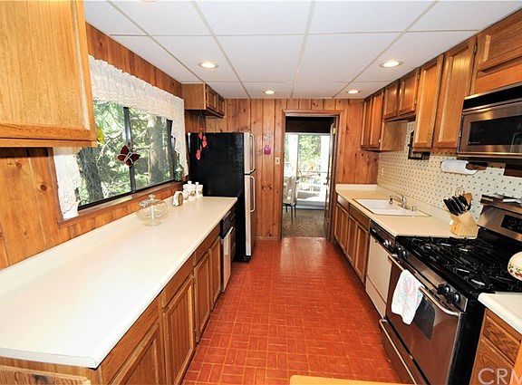 3rd image of 682 Sunderland Ct