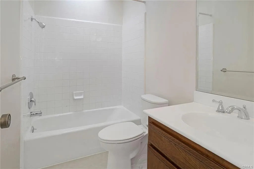 3 bed, 1631 sqft, $4,050 — Photo 3