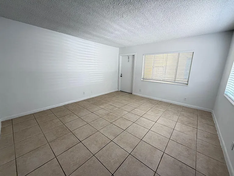 515 S Sequoia Dr #110 — Photo 6