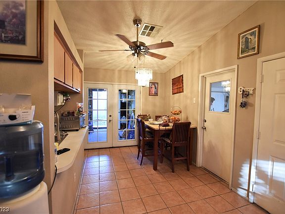 4th image of 3870 Southern Light Dr