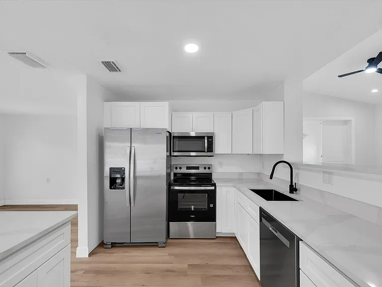 3811 Huntington St NE — Photo 10