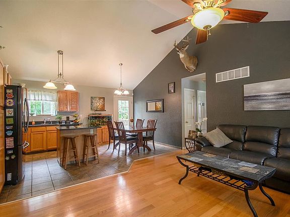 3rd image of 317 Dolores Dr