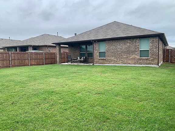 5th image of 576 Pendennis Dr