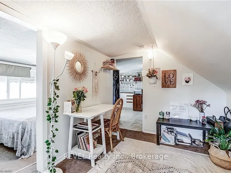 5 Linwood St #UPPER — Photo 4