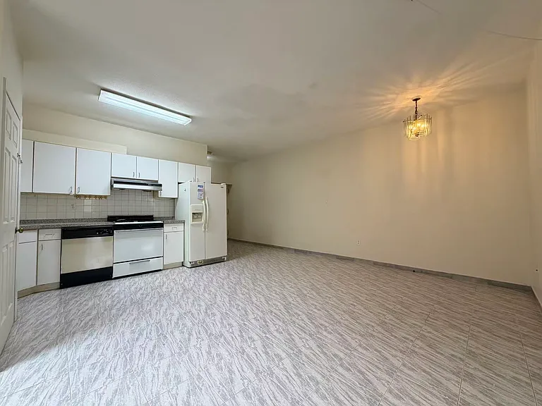 182 Bay 22nd St #4F — Photo 3