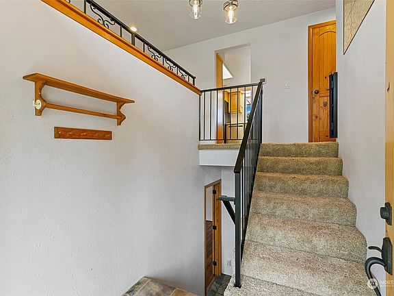 3rd image of 11440 110th Avenue NE
