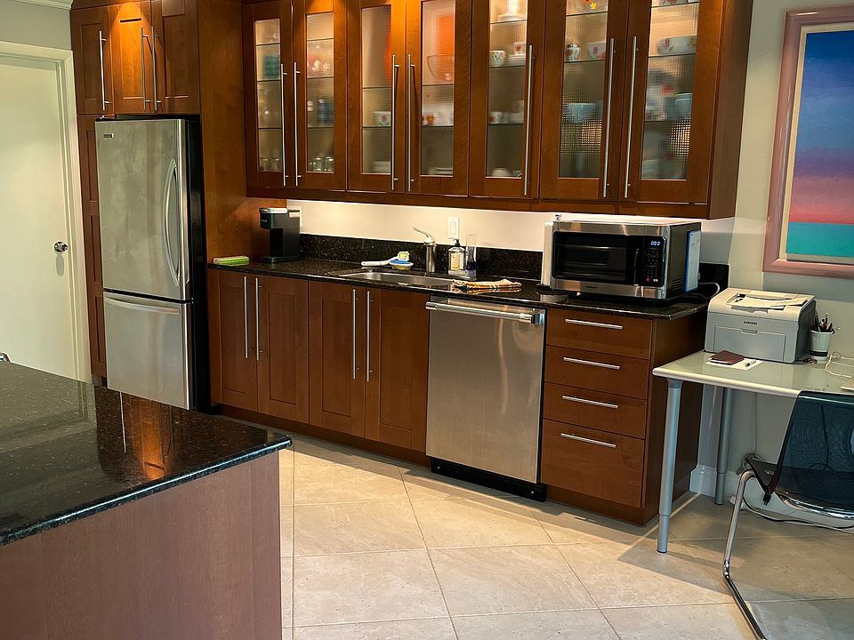 East Delray, AVAILABLE FROM MAY 1-DECEMBER 15: Beautifully furnished and updated 2 bedroom, 2 bathroom condo for rent in a small 24 unit complex in the Tropic Isles.